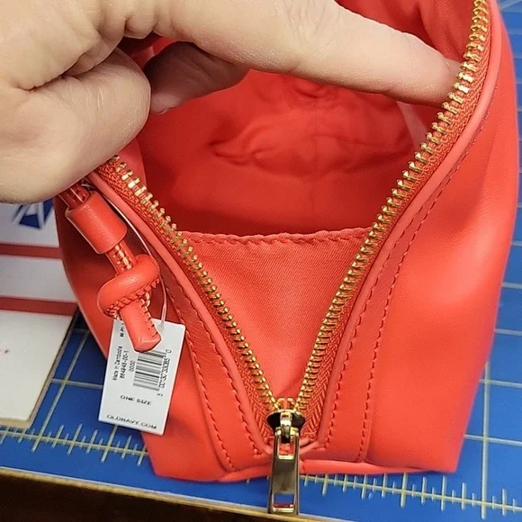 Old Navy Red-Orange 40"? Strap Purse 7" x 4" x 6" Brand New - Picture 6 of 7